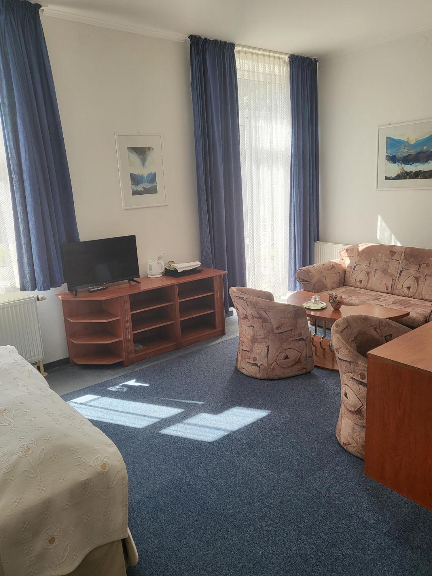 Hotel Margit 特伦钦温泉区 外观 照片
