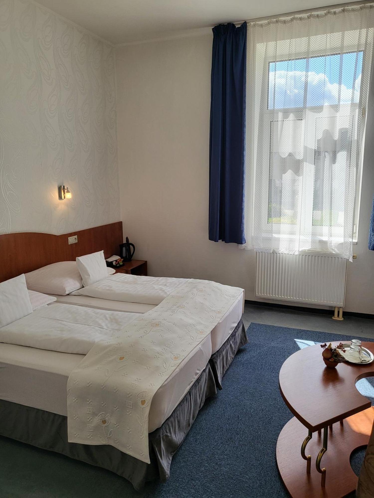 Hotel Margit 特伦钦温泉区 外观 照片