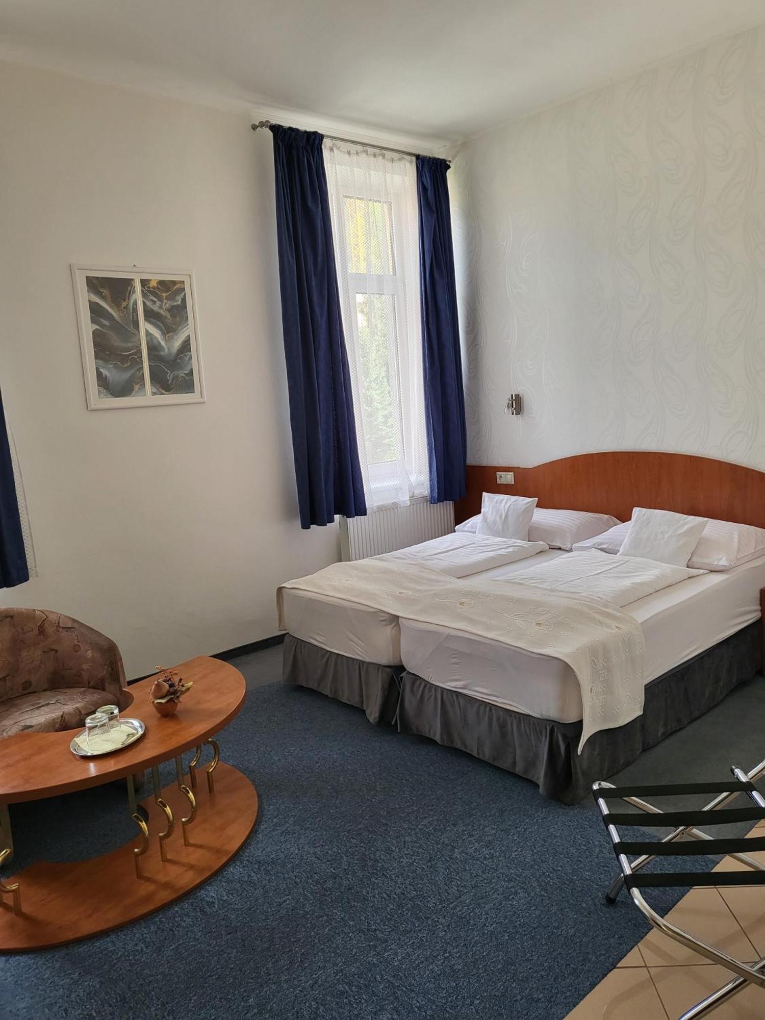 Hotel Margit 特伦钦温泉区 外观 照片