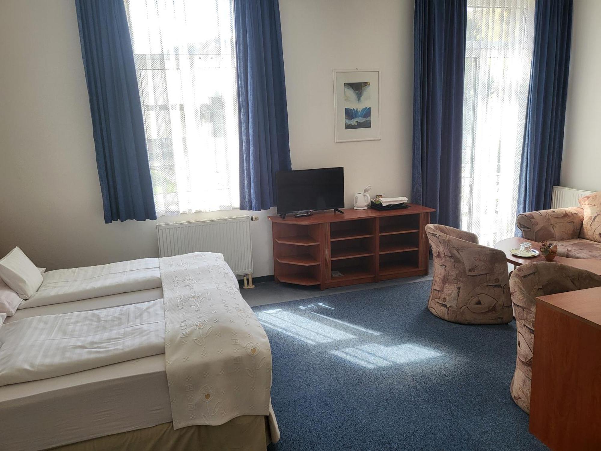 Hotel Margit 特伦钦温泉区 外观 照片
