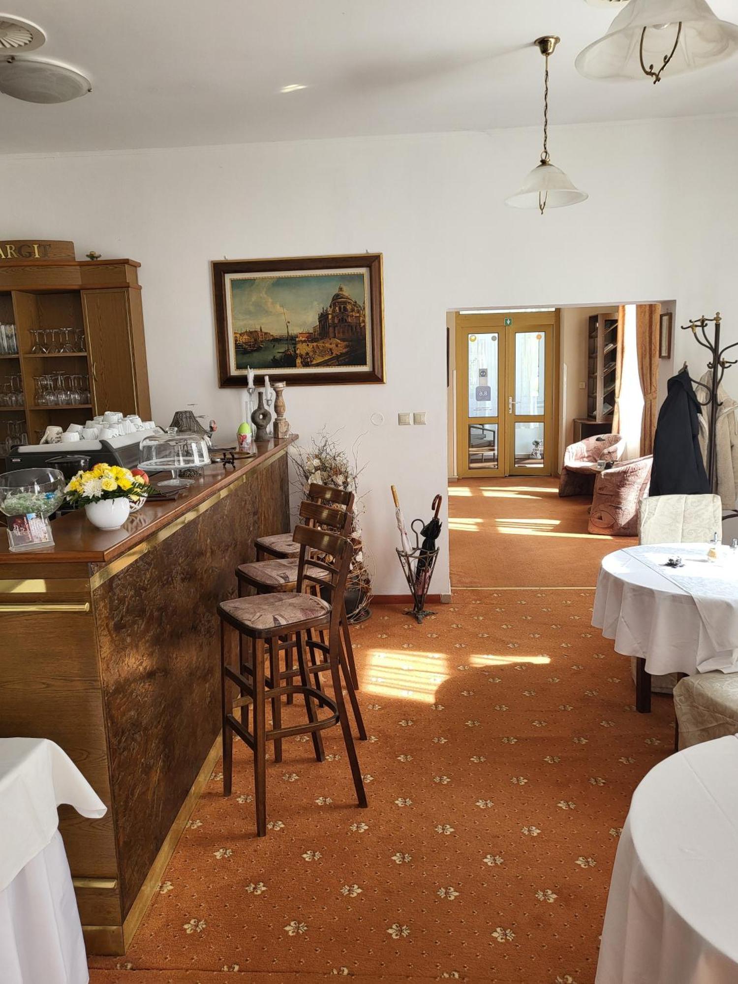 Hotel Margit 特伦钦温泉区 外观 照片