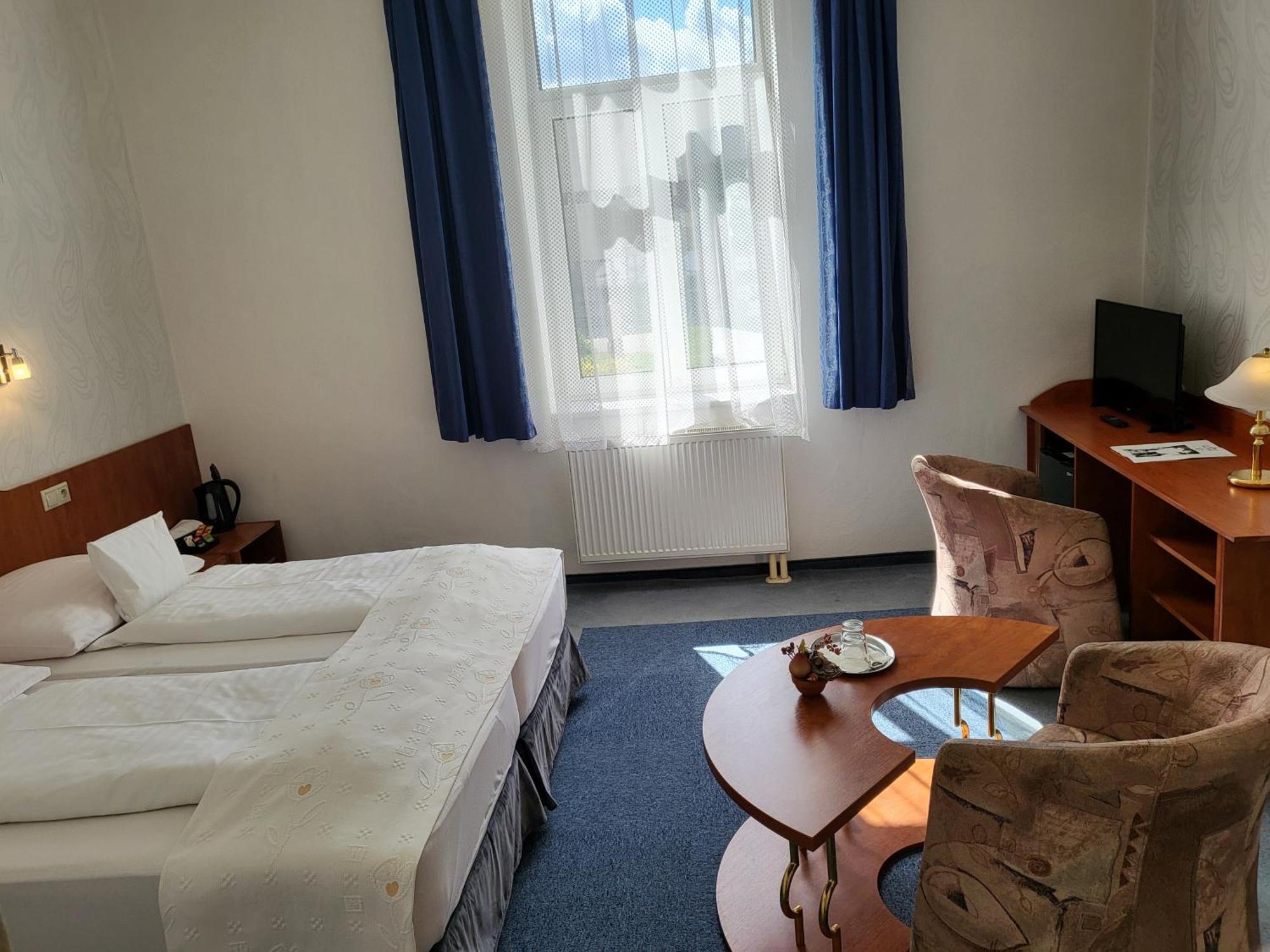 Hotel Margit 特伦钦温泉区 外观 照片