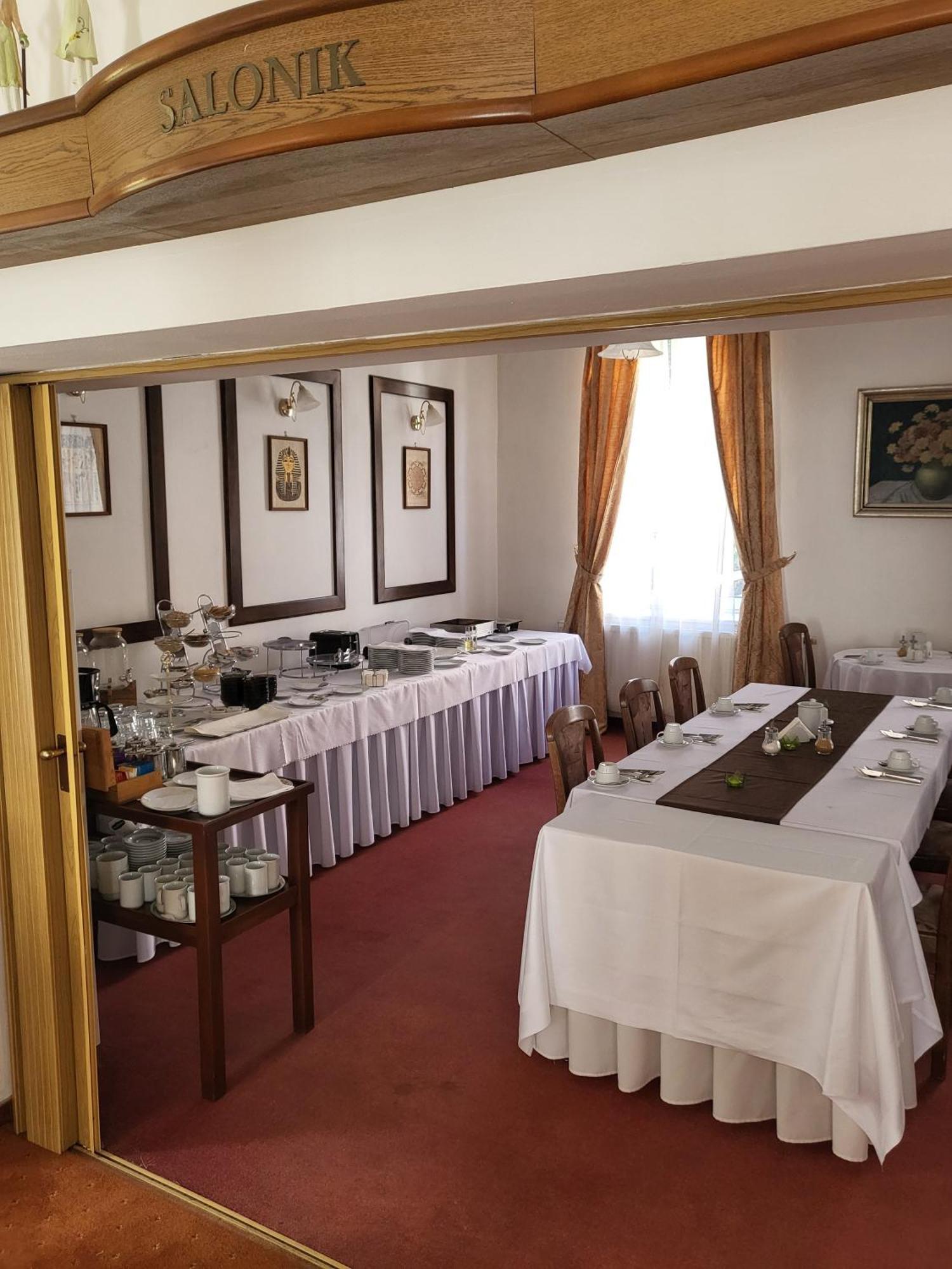 Hotel Margit 特伦钦温泉区 外观 照片
