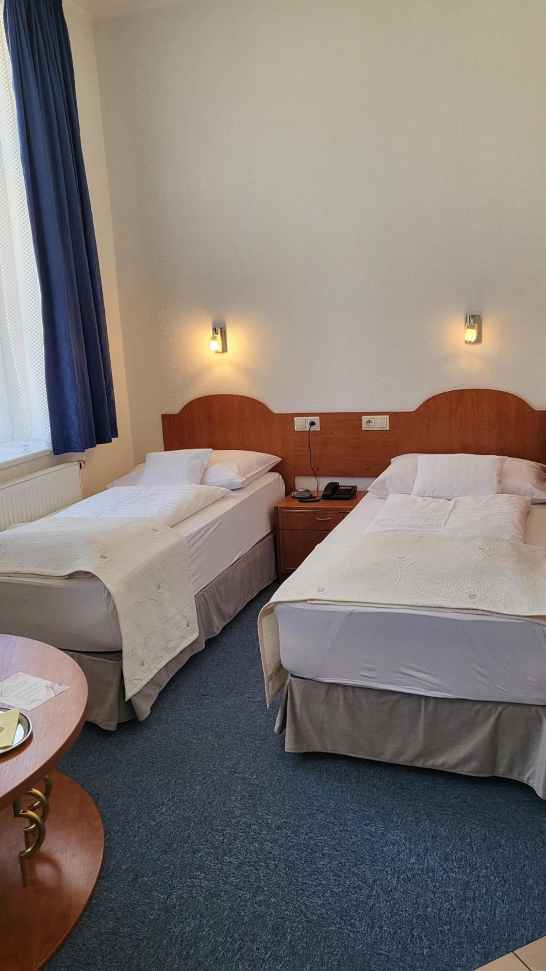 Hotel Margit 特伦钦温泉区 外观 照片