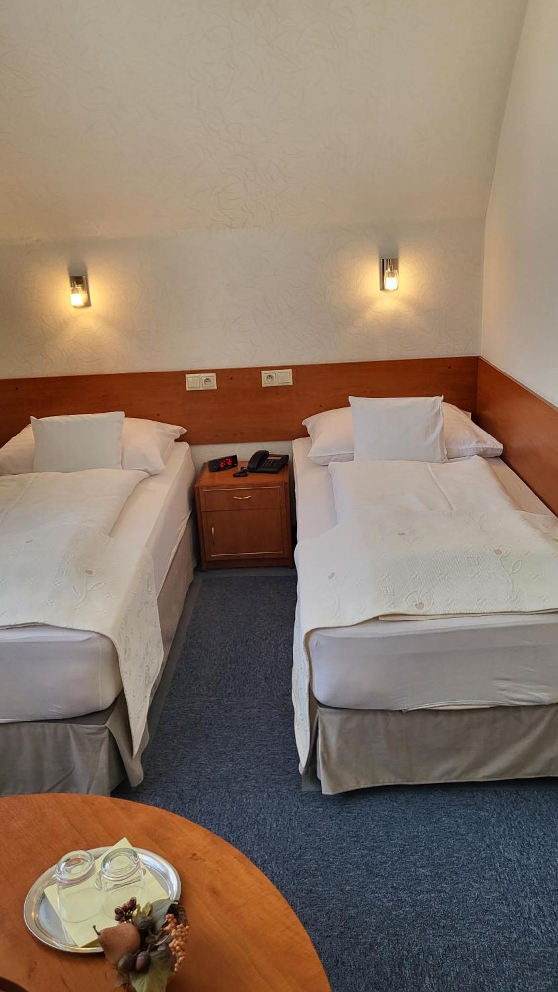 Hotel Margit 特伦钦温泉区 外观 照片