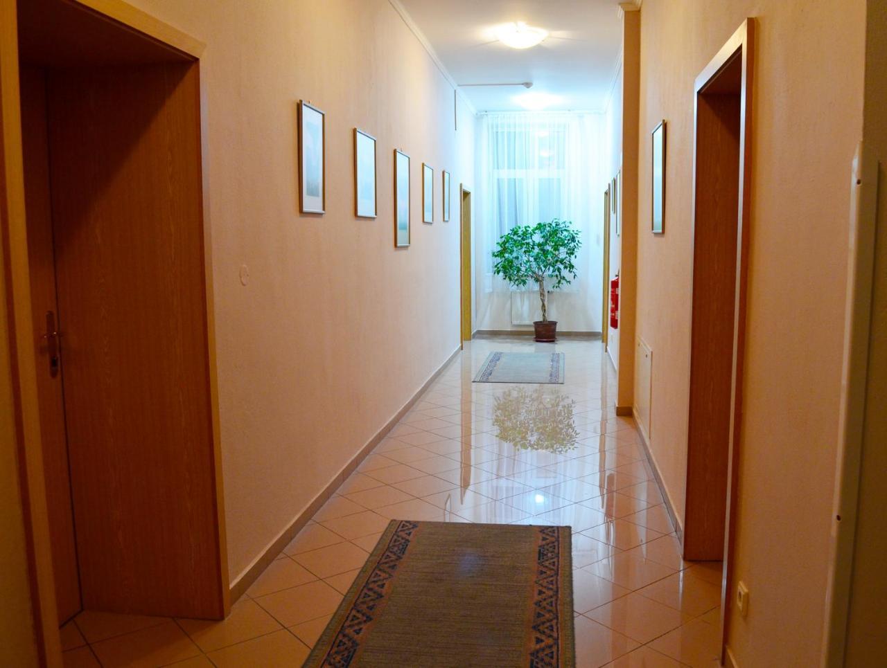 Hotel Margit 特伦钦温泉区 外观 照片